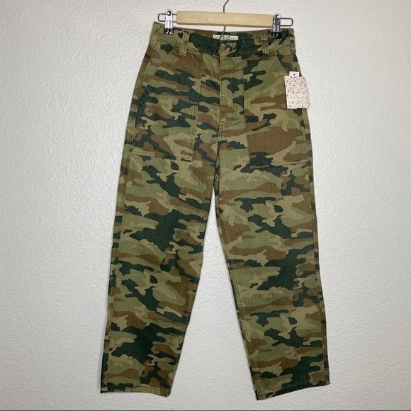 Free People- NWT High Rise Remy Camo Crop Pants - Picture 5 of 10